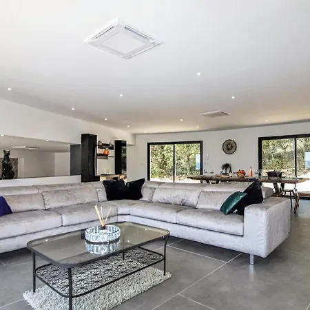 Holiday home Awesome In